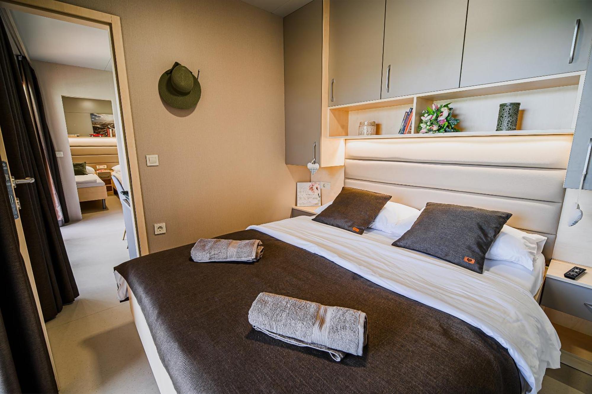 Deluxe Lake View Mobile Homes With Thermal Riviera Tickets Catez ob Savi Luaran gambar
